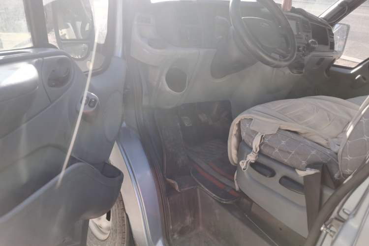 Used Ford Transit Custom 2009 2.4T Diesel Standard Version Short Wheelbase Mid-Roof China Stage III Driver Seat