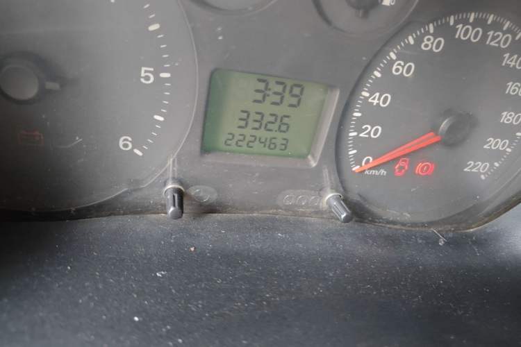 Used Ford Transit Custom 2009 2.4T Diesel Standard Version Short Wheelbase Low Roof China III Standard Odometer Close Up