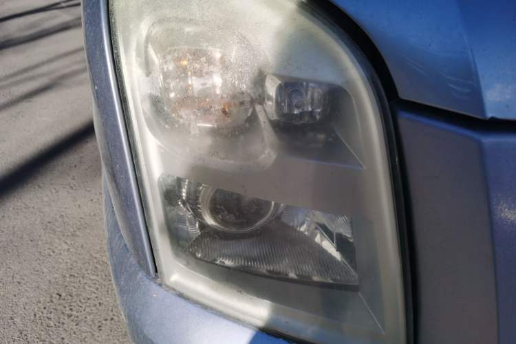 Used Ford Transit Custom 2009 2.4T Diesel Standard Version Short Wheelbase Mid-Roof China Stage III Right Front Headlight