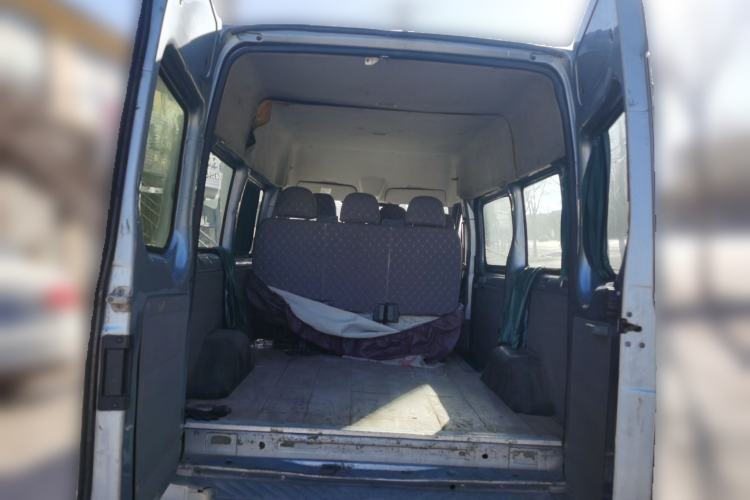 Used Ford Transit Custom 2009 2.4T Diesel Standard Version Short Wheelbase Mid-Roof China Stage III Trunk