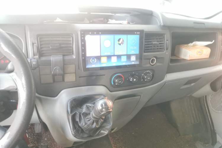 Used Ford Transit Custom 2009 2.4T Diesel Standard Version Short Wheelbase Mid-Roof China Stage III Audio And AC Panel