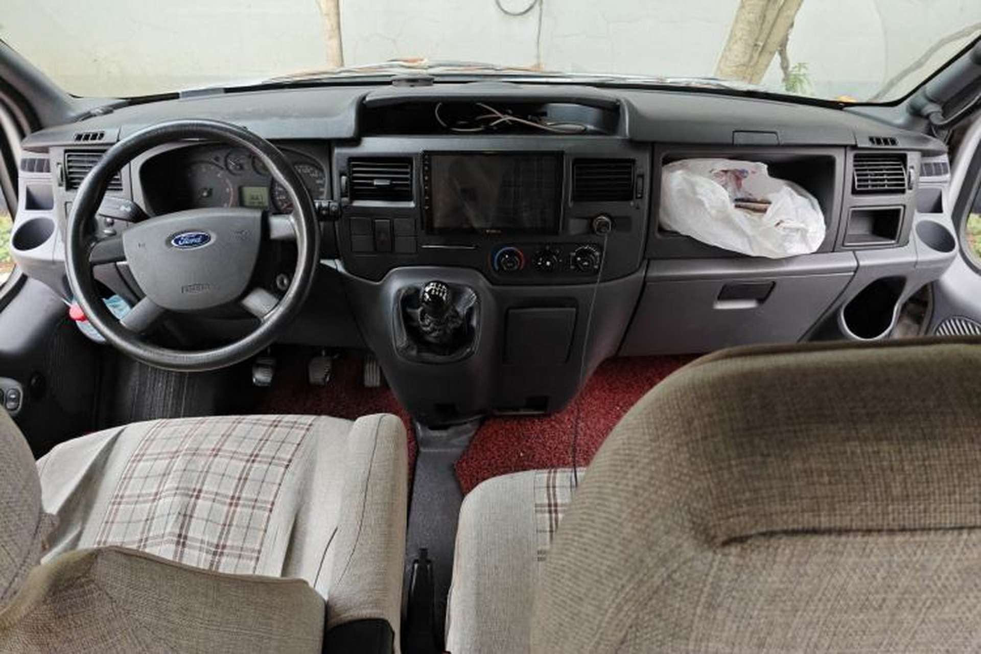 Used Ford Transit Custom 2009 2.4T Diesel Luxury Short Wheelbase Mid-Roof Emission Standard III Center Console