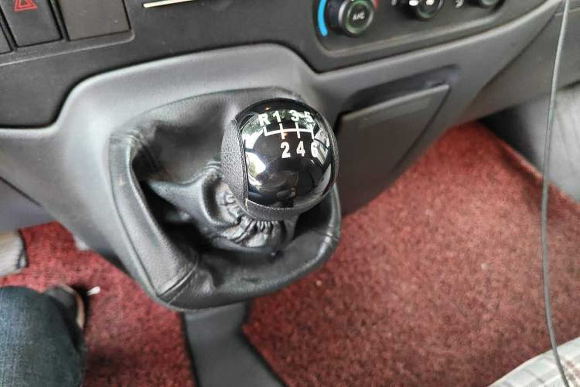 Used Ford Transit Custom 2009 2.4T Diesel Luxury Short Wheelbase Mid-Roof Emission Standard III Gear Lever