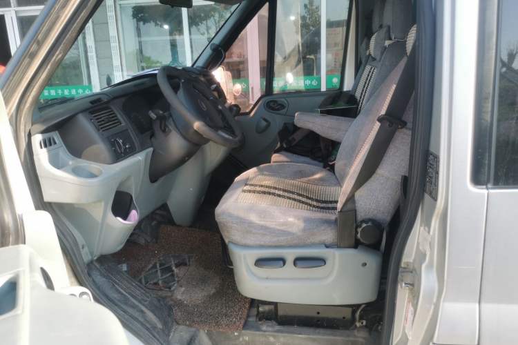 Used Ford Transit Custom 2009 2.4T Diesel Standard Version Short Wheelbase Mid-Roof China Stage III Left Front Seat