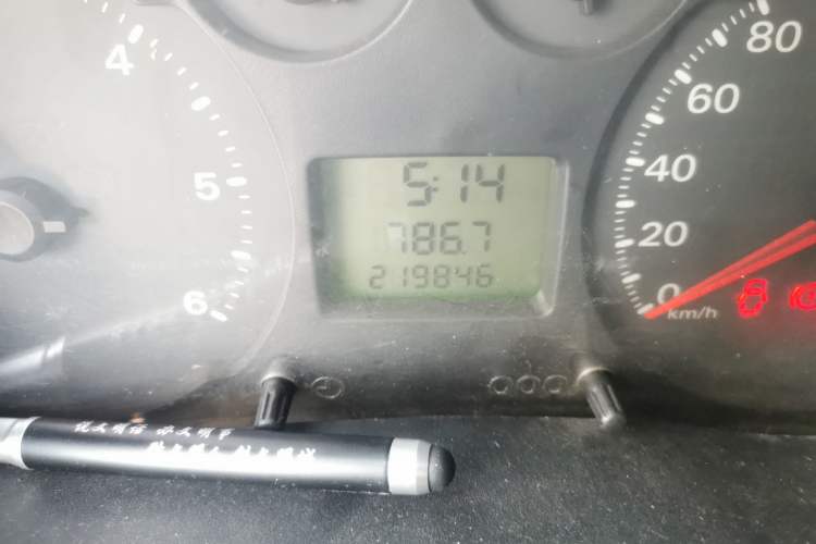 Used Ford Transit Custom 2009 2.4T Diesel Standard Version Short Wheelbase Mid-Roof China Stage III Odometer Close Up