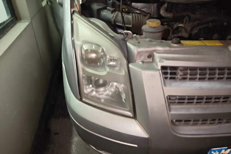Used Ford Transit Custom 2009 2.4T Diesel Luxury Short Wheelbase Mid-Roof Emission Standard III Right Front Headlight
