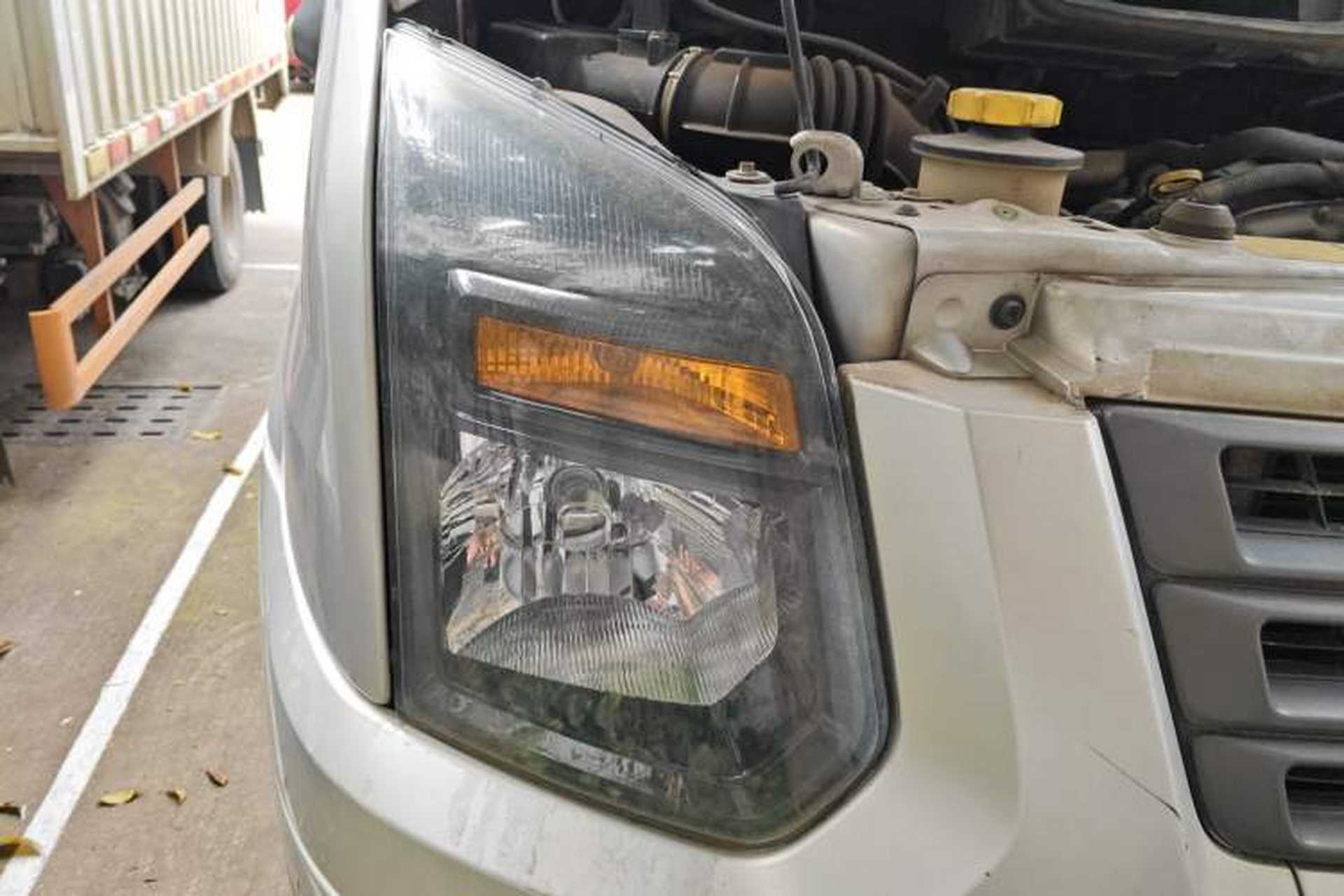 Used Ford Transit Custom 2009 2.4T Diesel Luxury Short Wheelbase Mid-Roof Emission Standard III Right Front Headlight