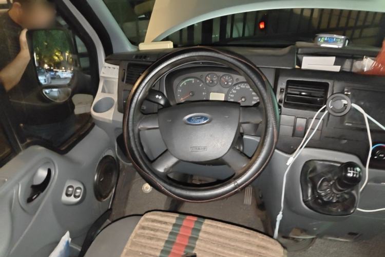 Used Ford Transit Custom 2009 2.4T Diesel Luxury Short Wheelbase Mid-Roof Emission Standard III Steering Wheel