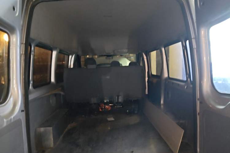 Used Ford Transit Custom 2009 2.4T Diesel Luxury Short Wheelbase Mid-Roof Emission Standard III Trunk