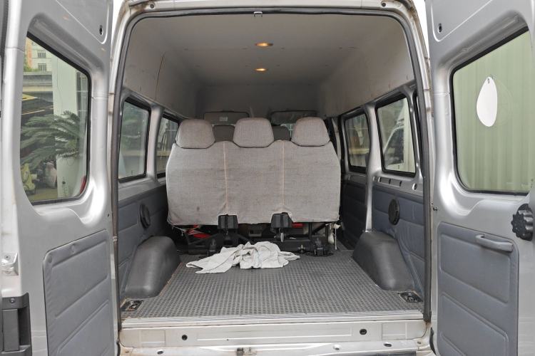 Used Ford Transit Custom 2009 2.4T Diesel Luxury Short Wheelbase Mid-Roof Emission Standard III Trunk