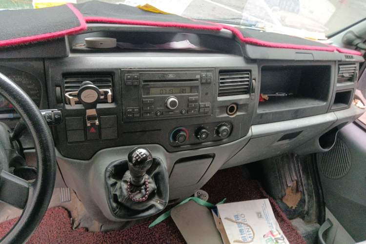 Used Ford Transit Custom 2009 2.4T Diesel Standard Version Short Wheelbase Mid-Roof China Stage III Audio And AC Panel