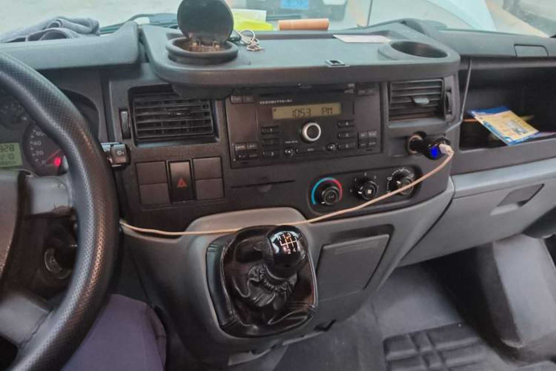 Used Ford Transit Custom 2009 2.4T Diesel Luxury Short Wheelbase Mid-Roof Emission Standard III Audio And AC Panel