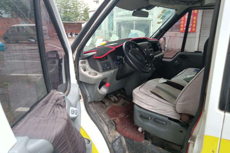 Used Ford Transit Custom 2009 2.4T Diesel Standard Version Short Wheelbase Mid-Roof China Stage III Driver Seat