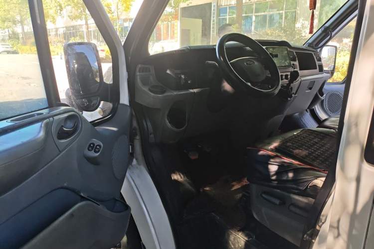 Used Ford Transit Custom 2009 2.4T Diesel Standard Version Short Wheelbase Mid-Roof China Stage III Driver Seat
