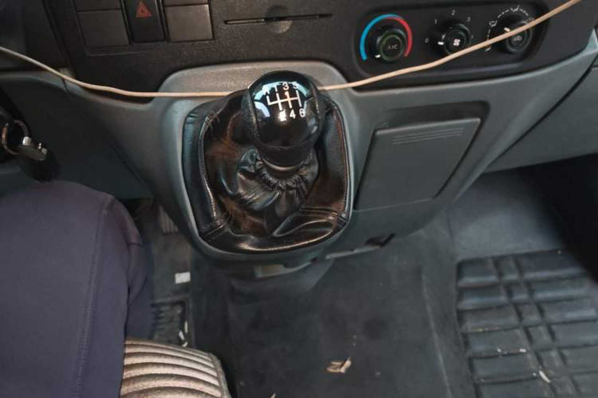 Used Ford Transit Custom 2009 2.4T Diesel Luxury Short Wheelbase Mid-Roof Emission Standard III Gear Lever