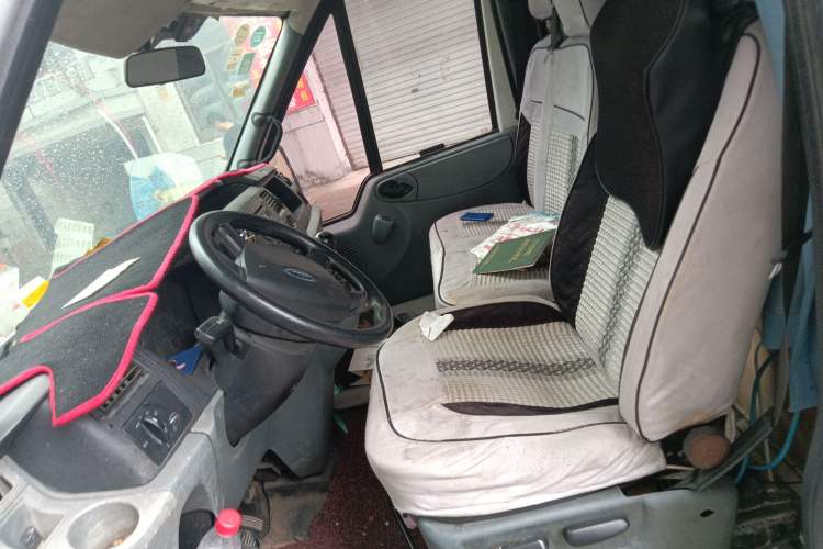 Used Ford Transit Custom 2009 2.4T Diesel Standard Version Short Wheelbase Mid-Roof China Stage III Left Front Seat