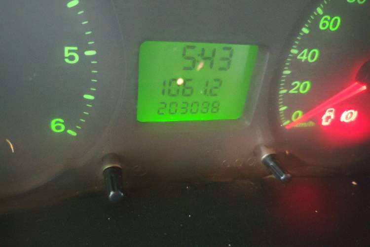 Used Ford Transit Custom 2009 2.4T Diesel Standard Version Short Wheelbase Mid-Roof China Stage III Odometer Close Up