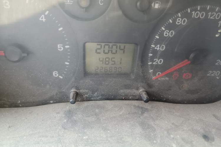 Used Ford Transit Custom 2009 2.4T Diesel Multi-Function Long Wheelbase Mid-Roof Emission Standard III Odometer Close Up