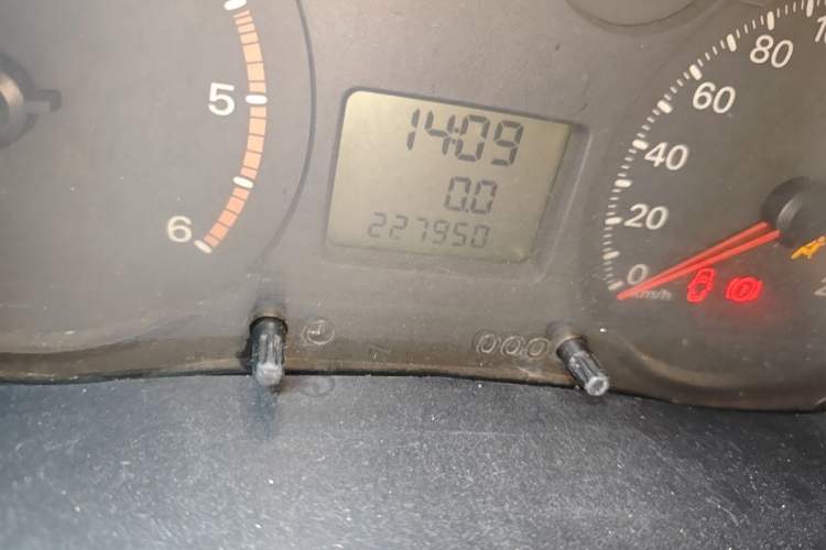 Used Ford Transit Custom 2009 2.4T Diesel Multi-Function Long Wheelbase Mid-Roof Emission Standard III Odometer Close Up