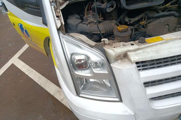 Used Ford Transit Custom 2009 2.4T Diesel Standard Version Short Wheelbase Mid-Roof China Stage III Right Front Headlight