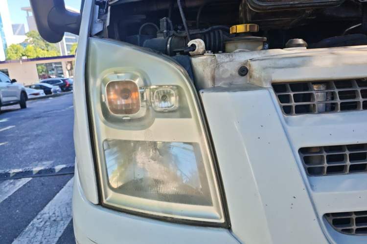 Used Ford Transit Custom 2009 2.4T Diesel Standard Version Short Wheelbase Mid-Roof China Stage III Right Front Headlight