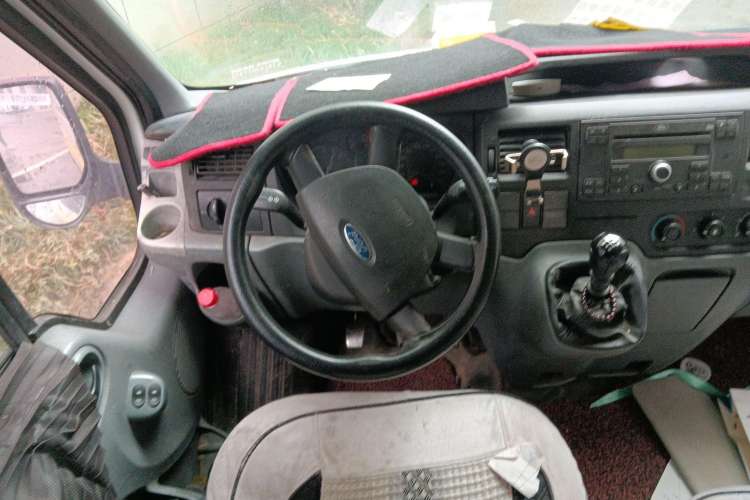 Used Ford Transit Custom 2009 2.4T Diesel Standard Version Short Wheelbase Mid-Roof China Stage III Steering Wheel