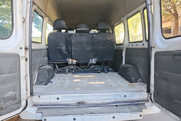 Used Ford Transit Custom 2009 2.4T Diesel Standard Version Short Wheelbase Mid-Roof China Stage III Trunk