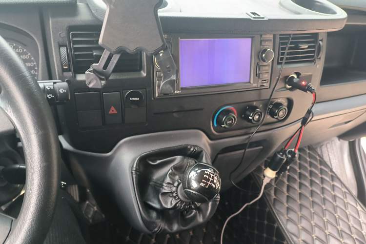 Used Ford Transit Custom 2013 2.4T Diesel Standard Version Long Wheelbase High Roof China IV Standard Audio And AC Panel