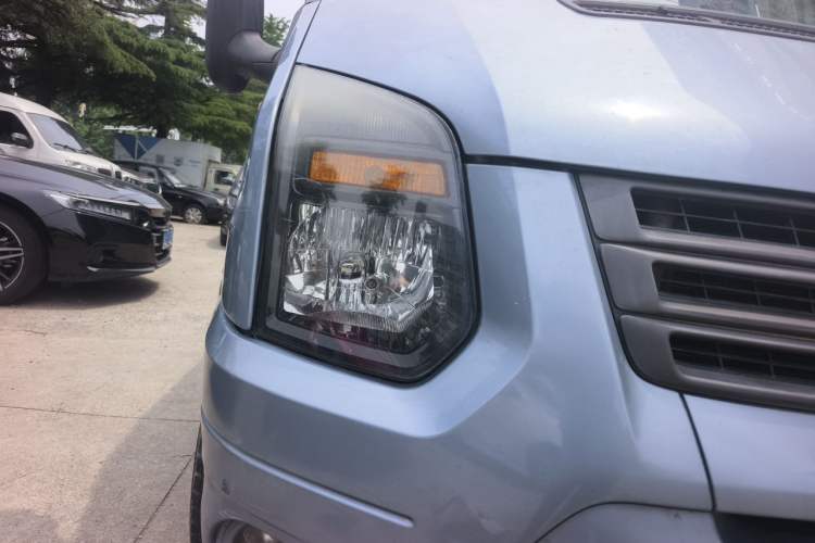 Used Ford Transit Custom 2013 2.4T Diesel Economical Long-Wheelbase Mid-Roof China IV Standard Right Front Headlight