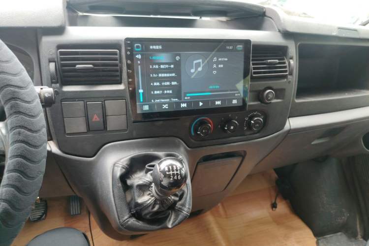 Used Ford Transit Custom 2013 2.4T Diesel Standard Version Long Wheelbase High Roof China IV Standard Audio And AC Panel