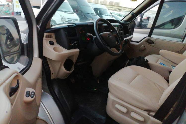 Used Ford Transit Custom 2013 2.4T Diesel Econo-Logistics Vehicle Short Wheelbase Mid-Roof China IV Standard Driver Seat