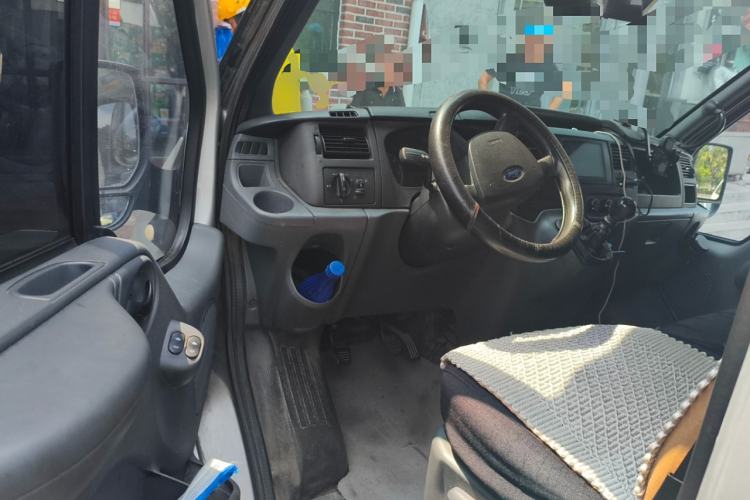 Used Ford Transit Custom 2013 2.4T Diesel Economical Logistics Vehicle Short Wheelbase Mid-Roof China III Standard Driver Seat
