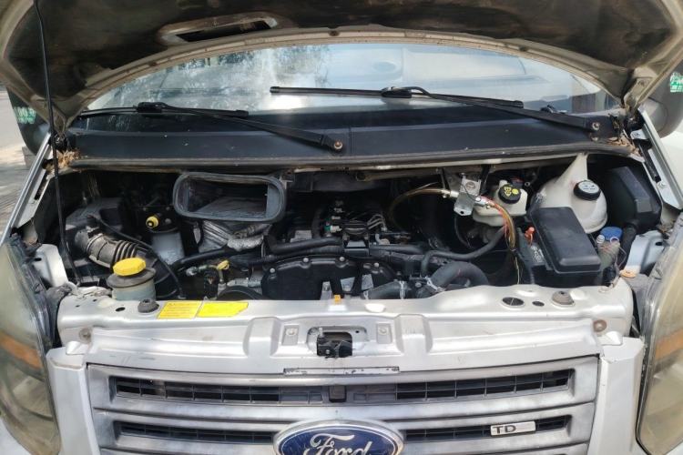 Used Ford Transit Custom 2013 2.4T Diesel Standard Version Long Wheelbase High Roof China IV Standard Engine Bay