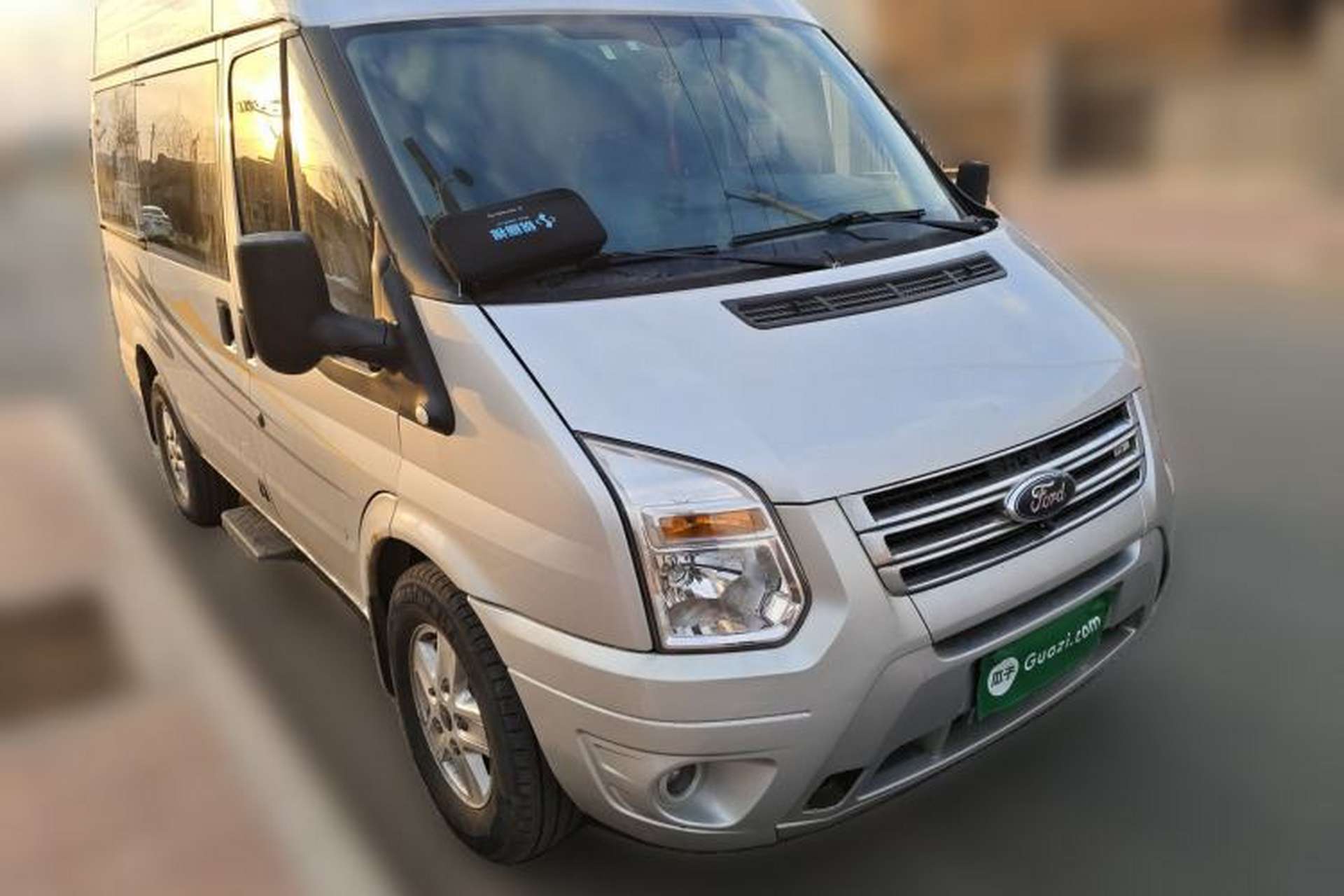 Used Ford Transit Custom 2013 2.4T Diesel Economical Logistics Vehicle Short Wheelbase Mid-Roof China III Standard Front Right 45 Deg