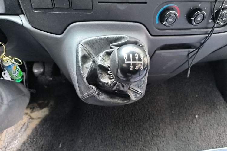 Used Ford Transit Custom 2013 2.4T Diesel Standard Version Long Wheelbase High Roof China IV Standard Gear Lever