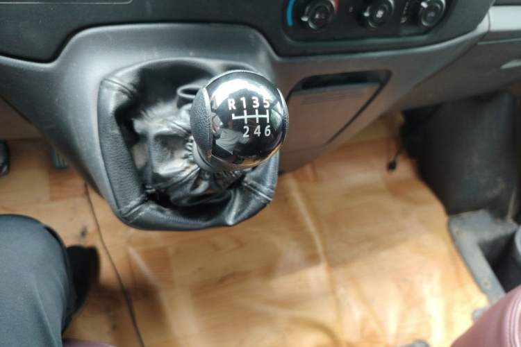 Used Ford Transit Custom 2013 2.4T Diesel Standard Version Long Wheelbase High Roof China IV Standard Gear Lever
