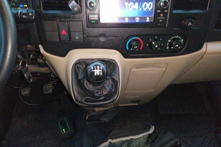 Used Ford Transit Custom 2013 2.4T Diesel Econo-Logistics Vehicle Short Wheelbase Mid-Roof China IV Standard Gear Lever