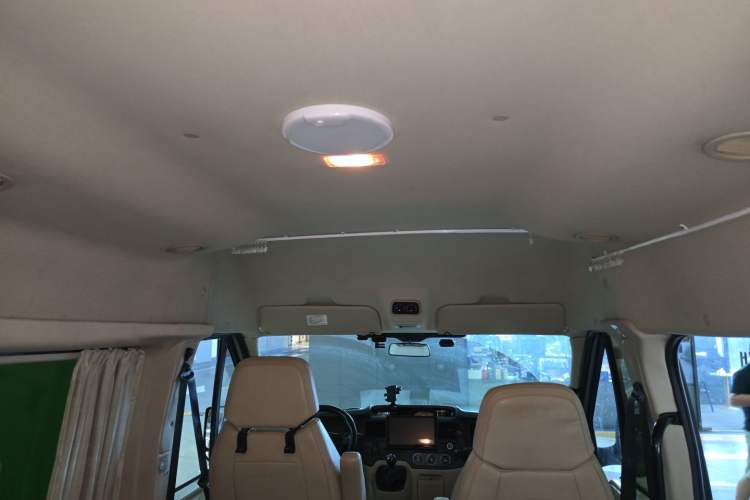 Used Ford Transit Custom 2013 2.4T Diesel Econo-Logistics Vehicle Short Wheelbase Mid-Roof China IV Standard Headliner