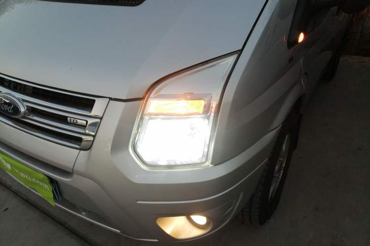 Used Ford Transit Custom 2013 2.4T Diesel Econo-Logistics Vehicle Short Wheelbase Mid-Roof China IV Standard Left Front Headlight