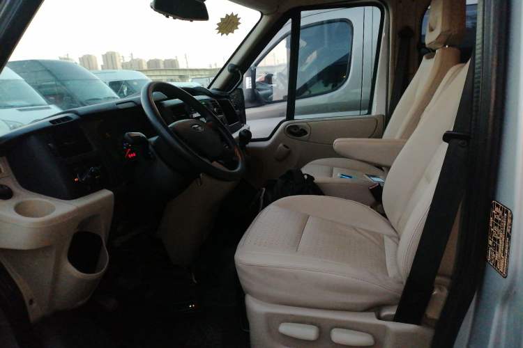 Used Ford Transit Custom 2013 2.4T Diesel Econo-Logistics Vehicle Short Wheelbase Mid-Roof China IV Standard Left Front Seat