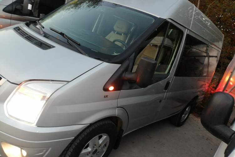 Used Ford Transit Custom 2013 2.4T Diesel Econo-Logistics Vehicle Short Wheelbase Mid-Roof China IV Standard Left Side