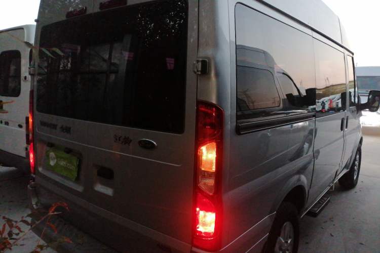 Used Ford Transit Custom 2013 2.4T Diesel Econo-Logistics Vehicle Short Wheelbase Mid-Roof China IV Standard Rear Right 45 Deg