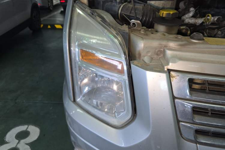 Used Ford Transit Custom 2013 2.4T Diesel Econo-Logistics Vehicle Short Wheelbase Mid-Roof China IV Standard Right Front Headlight