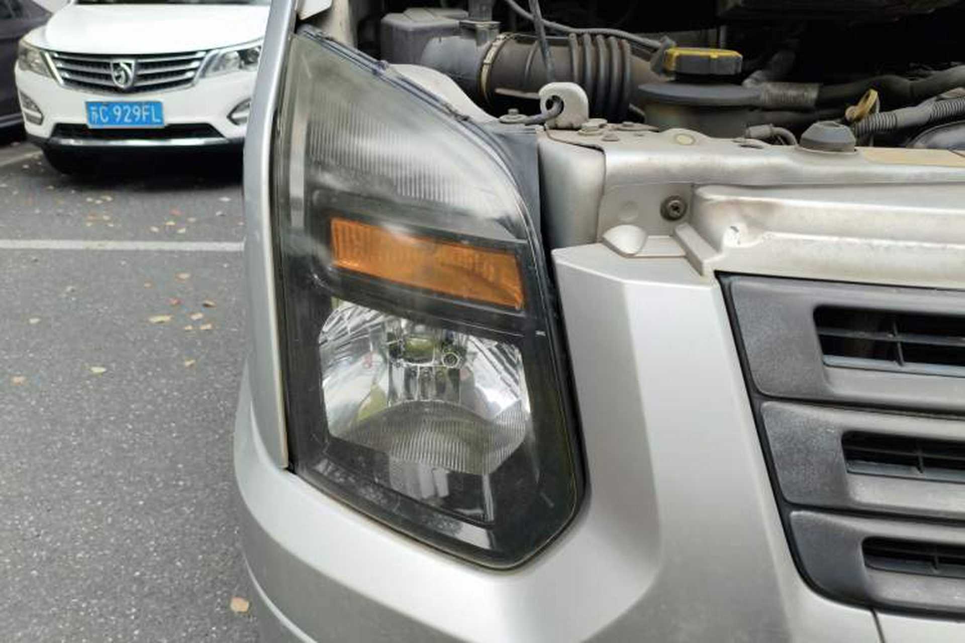 Used Ford Transit Custom 2013 2.4T Diesel Econo-Logistics Vehicle Short Wheelbase Mid-Roof China IV Standard Right Front Headlight
