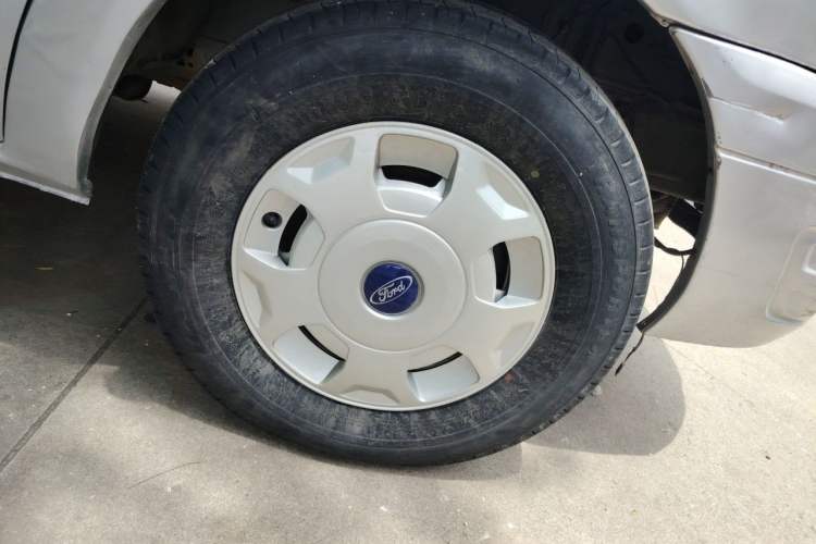 Used Ford Transit Custom 2013 2.4T Diesel Standard Version Long Wheelbase High Roof China IV Standard Right Front Wheel Hub