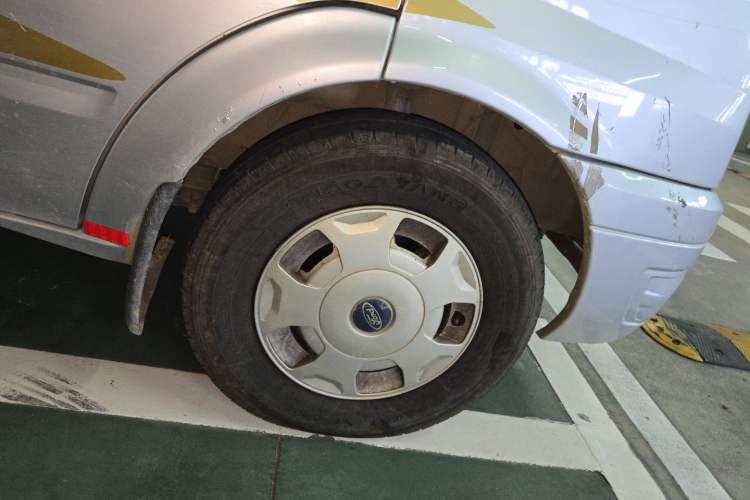Used Ford Transit Custom 2013 2.4T Diesel Econo-Logistics Vehicle Short Wheelbase Mid-Roof China IV Standard Right Front Wheel Hub