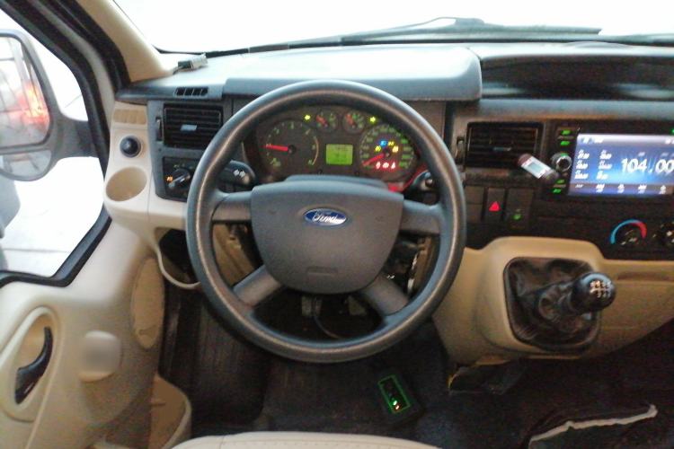 Used Ford Transit Custom 2013 2.4T Diesel Econo-Logistics Vehicle Short Wheelbase Mid-Roof China IV Standard Steering Wheel