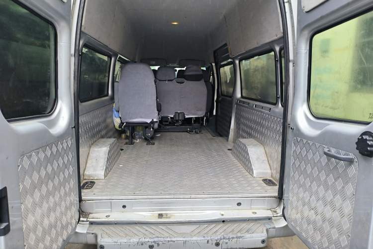 Used Ford Transit Custom 2013 2.4T Diesel Standard Version Long Wheelbase High Roof China IV Standard Trunk