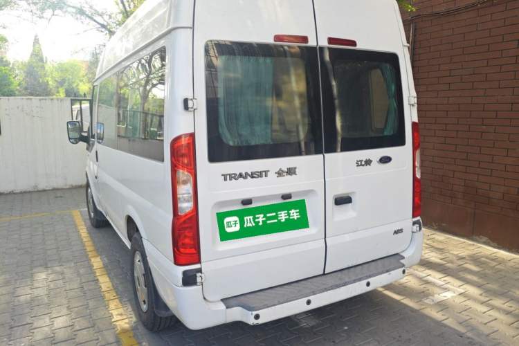 Used Ford Transit Custom 2013 2.4T Diesel Economical Logistics Vehicle Short Wheelbase Mid-Roof China III Standard Exterior 3