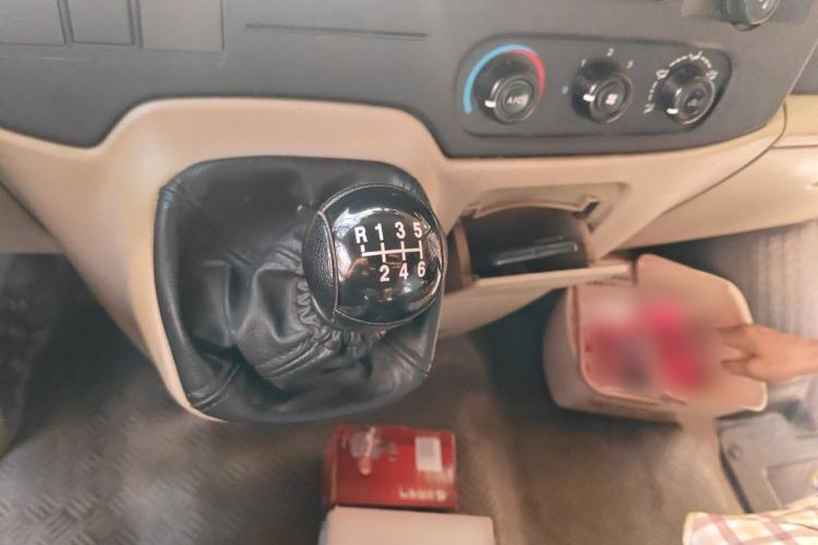Used Ford Transit Custom 2013 2.4T Diesel Economical Logistics Vehicle Short Wheelbase Mid-Roof China III Standard Gear Lever